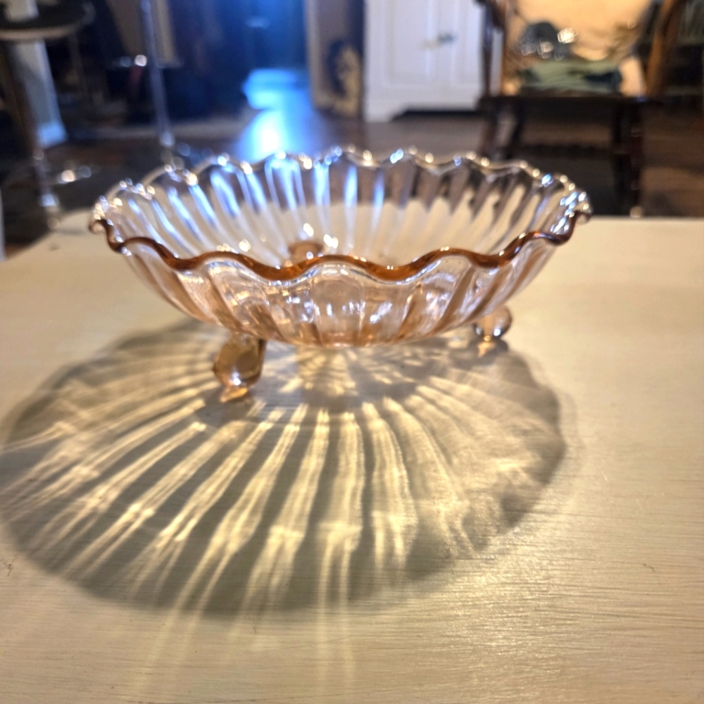 Vintage 1930's Manhattan Pink Scalloped Depression Glass Star Pattern